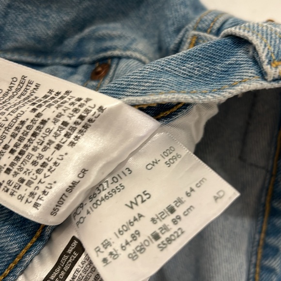 SOLD!!!EUC Levi 501 Shorts - Picture 6 of 10